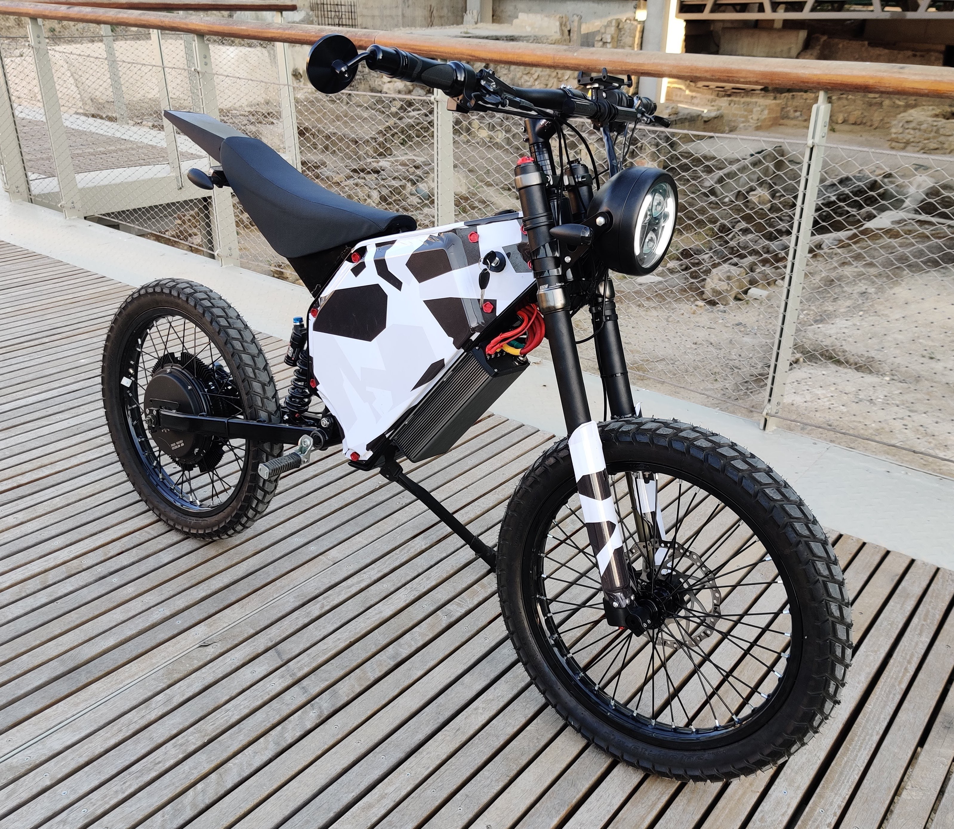 APEVOLT V1 on boardwalk